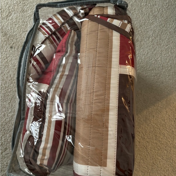 New 7 piece quilt set - Picture 3 of 3